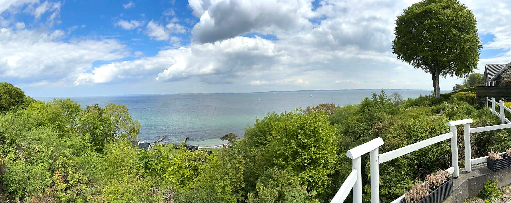 Stenterrasse mod havet
