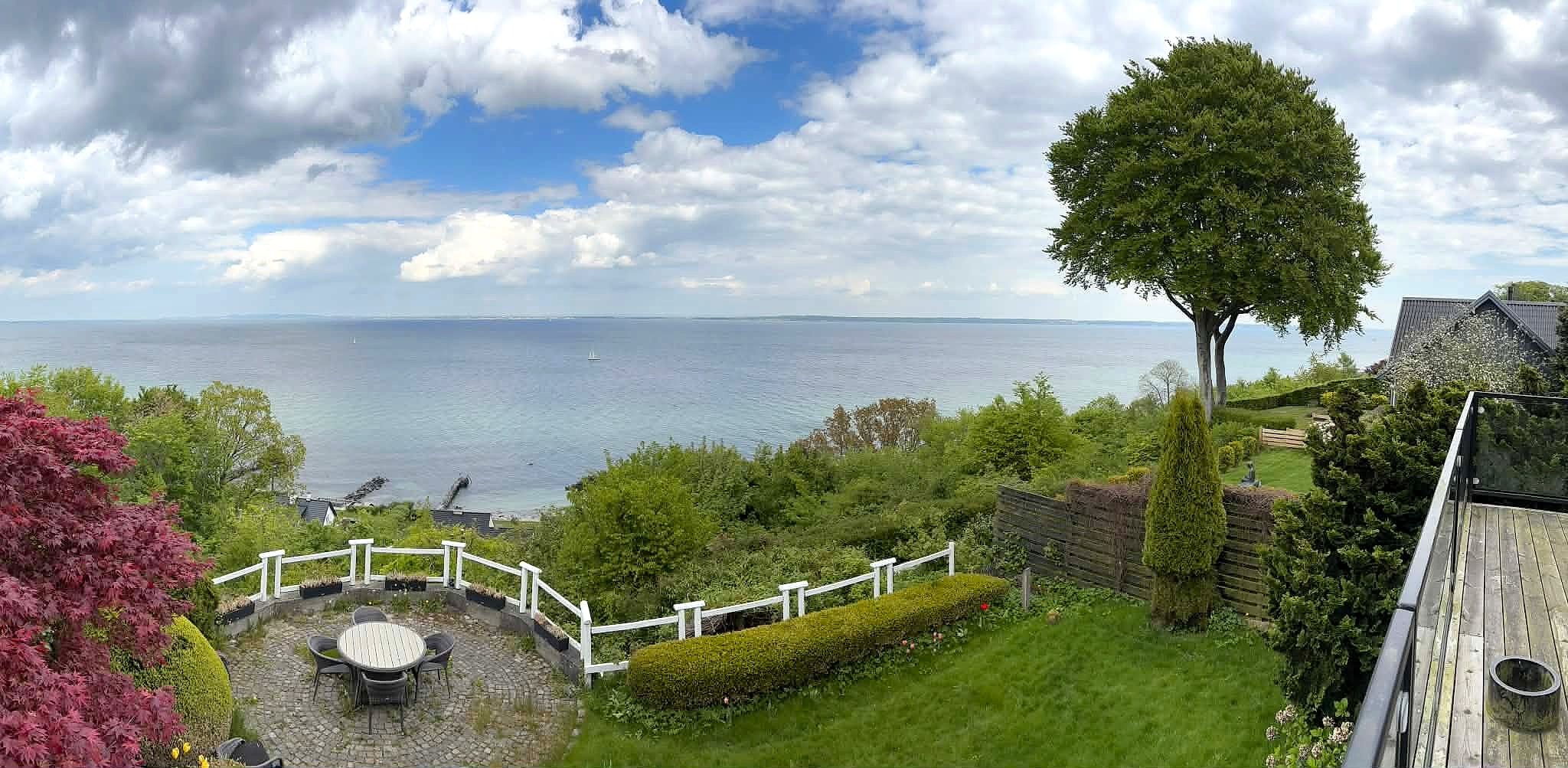 Stenterrasse mod havet