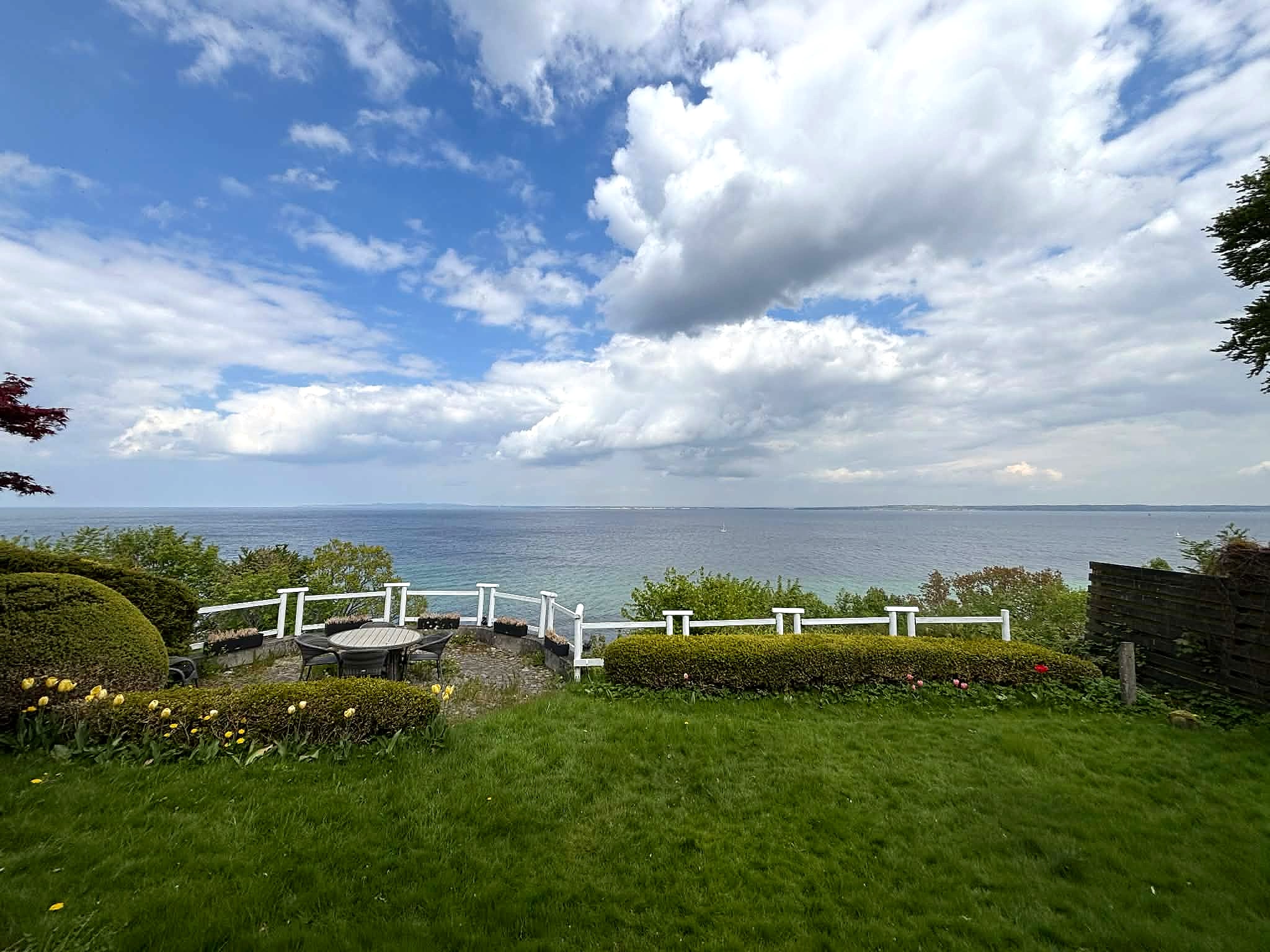 Stenterrasse mod havet